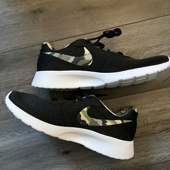 Nike Tanjun camo sneakers - Picture 2 of 5